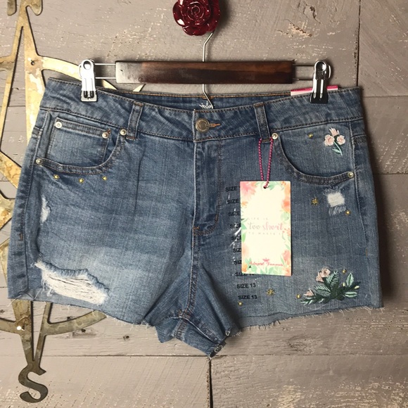 Must have high rise shorts - Picture 3 of 6